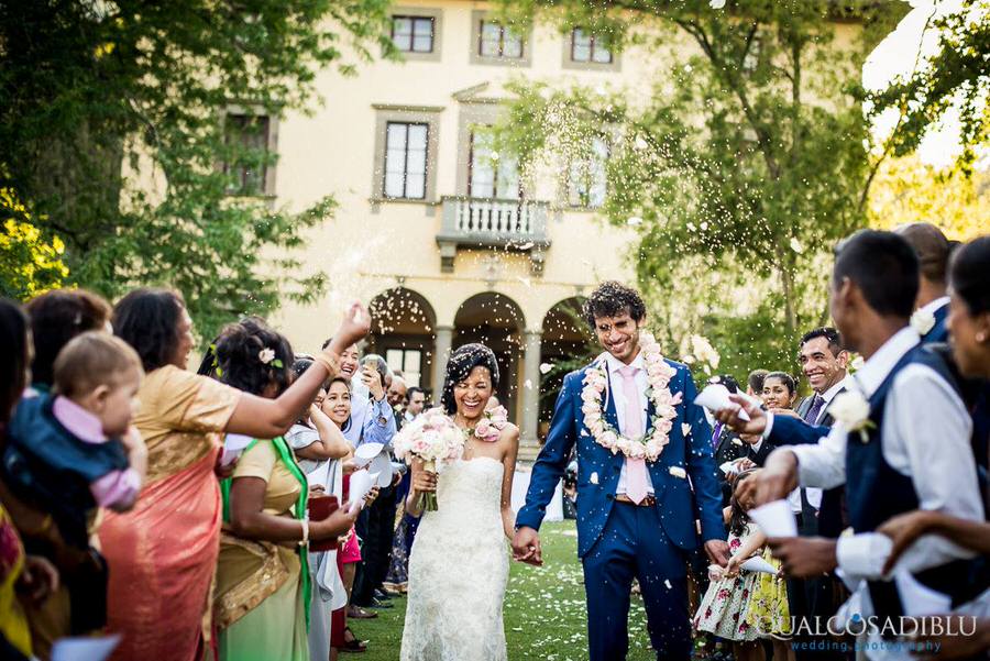 ceremony in a tuscan graden with the throw of petals