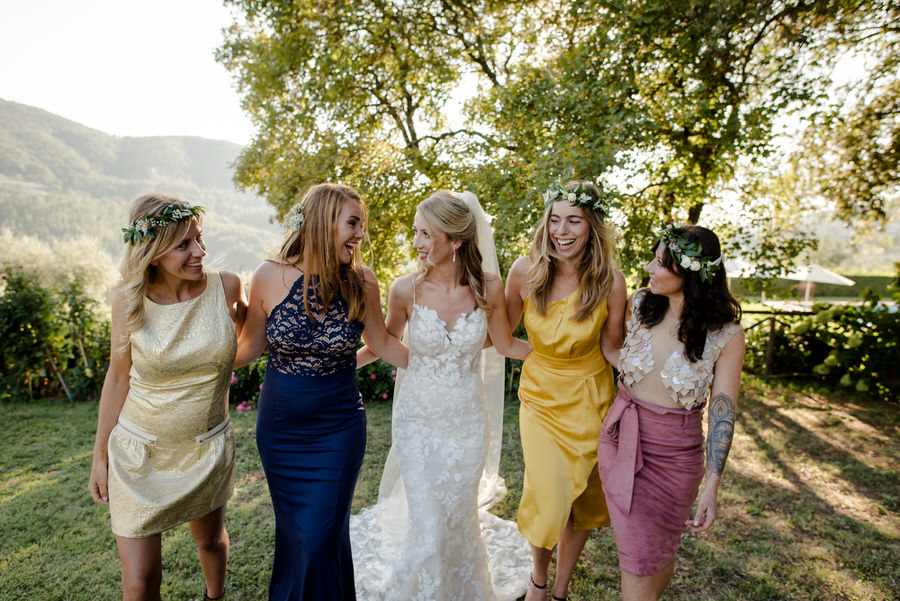 group photo wedding bride and bridesmaids