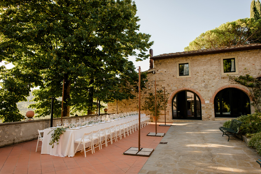 wedding dinner tables decoration at Borgo i Vicelli Florence