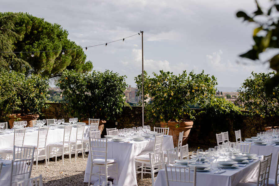 Wedding dinner tables at Le Volte di Vicobello, Siena