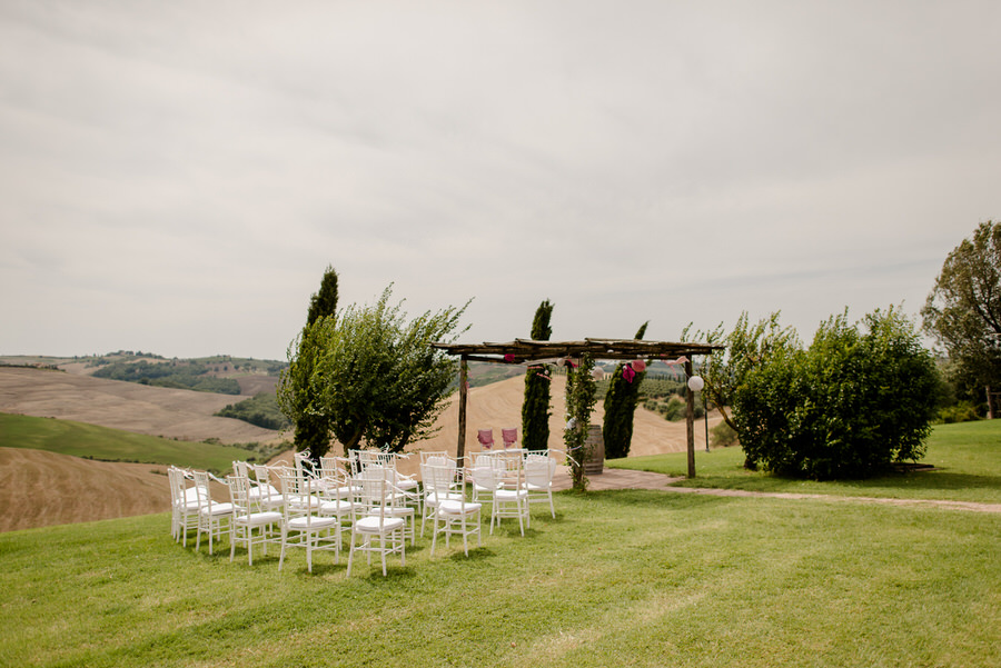 Ceremony setting at Podere Baccoleno Asciano Siena