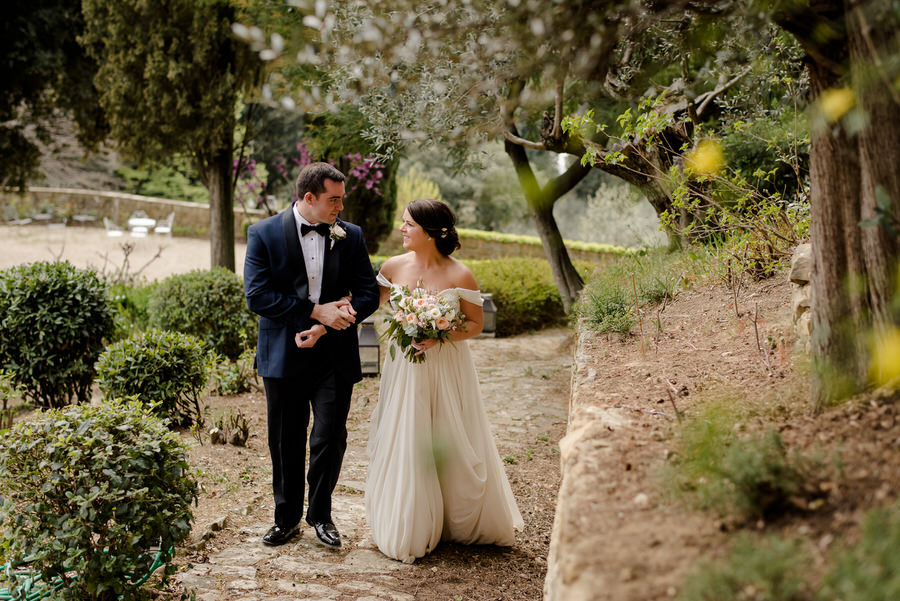 A romantic wedding couple at Villa Le Fontanelle Florence