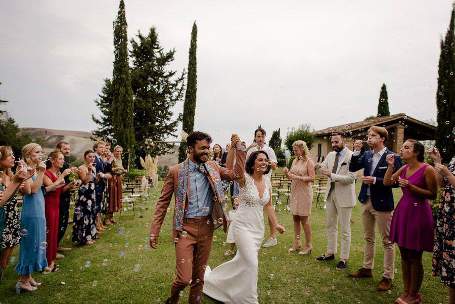 ceremony in tuscany bride and groom