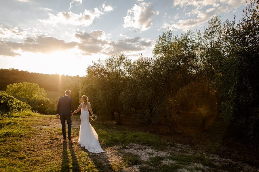 wedding couple walking tuscany golden hour