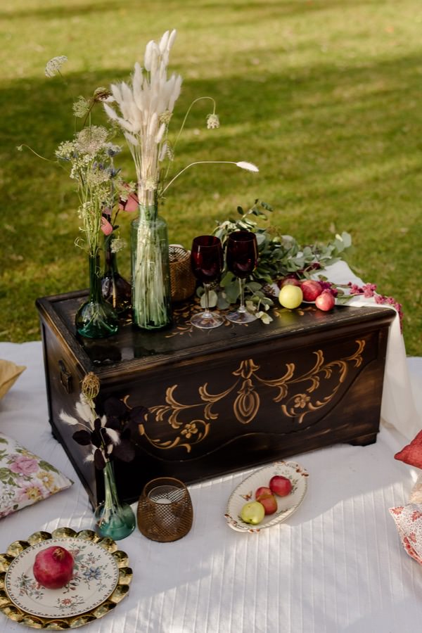 country chic pic-nic in tuscany for a wedding