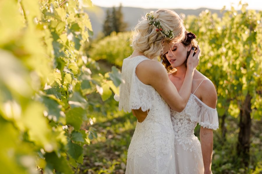 wedding couple in the wineyard