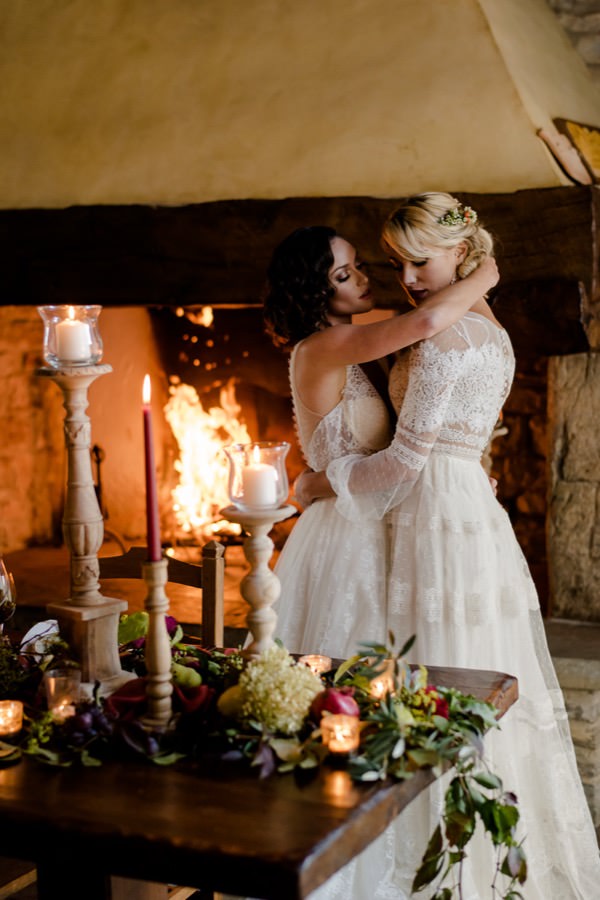 wedding couple with the fireplace in tuscany