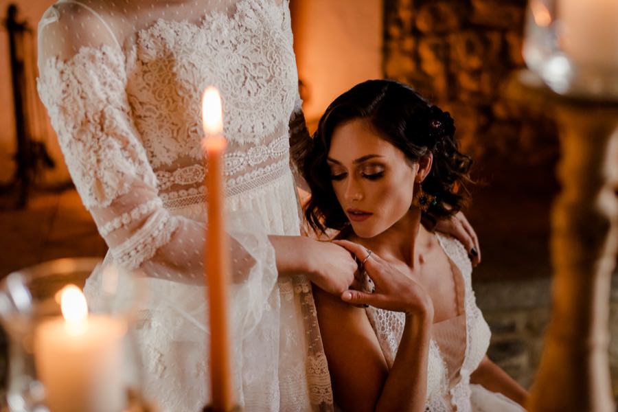 romantic atmosphere micro wedding in tuscany