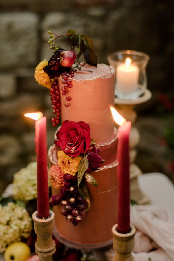 tuscan wedding cake detail