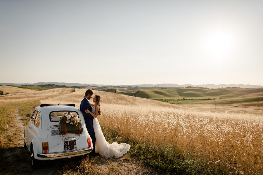 wedding couple portrait vintage car tuscany landscape