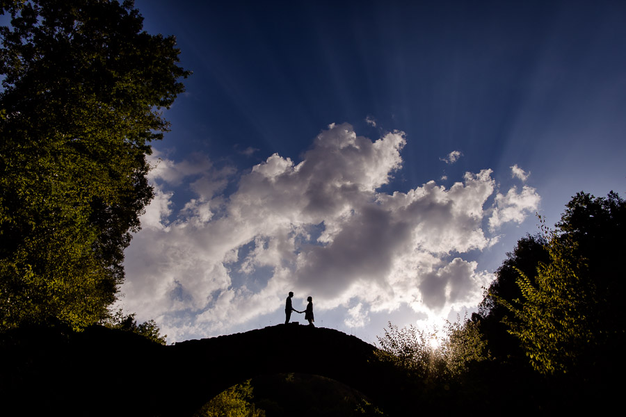 couple engaged in tuscany with landscape photography