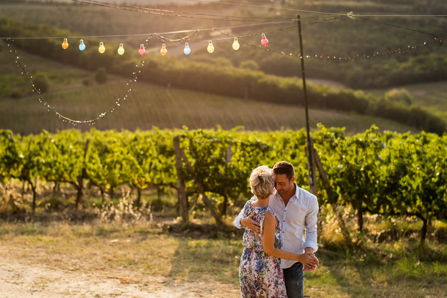 couple engaged in tuscany in the vineyard