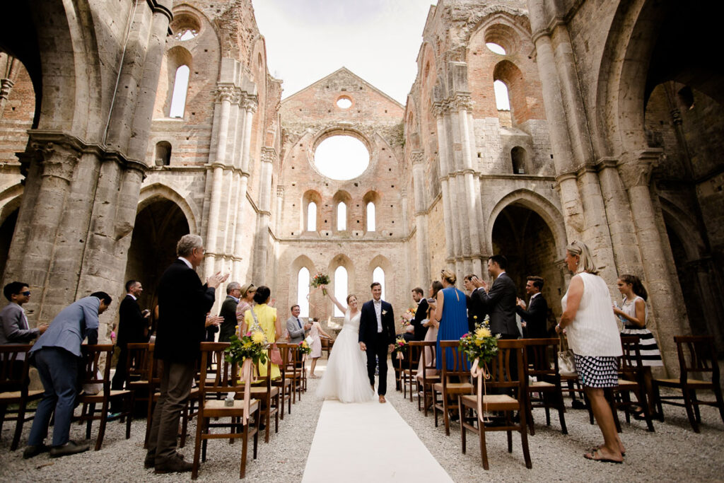 wedding photo san galgano abbey tuscany